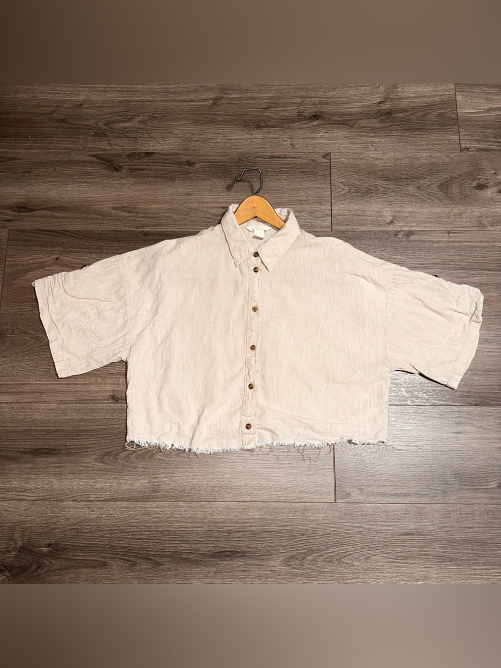 H&M Top Cream Linen Blend Cropped 
Shag Hem Raw